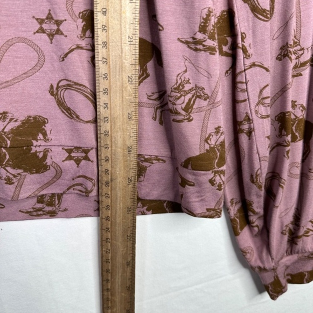 ARIAT Women's Shirt Roping Long Sleeve Top Graphic Print Mauve Bandit Town Print - Picture 11 of 11